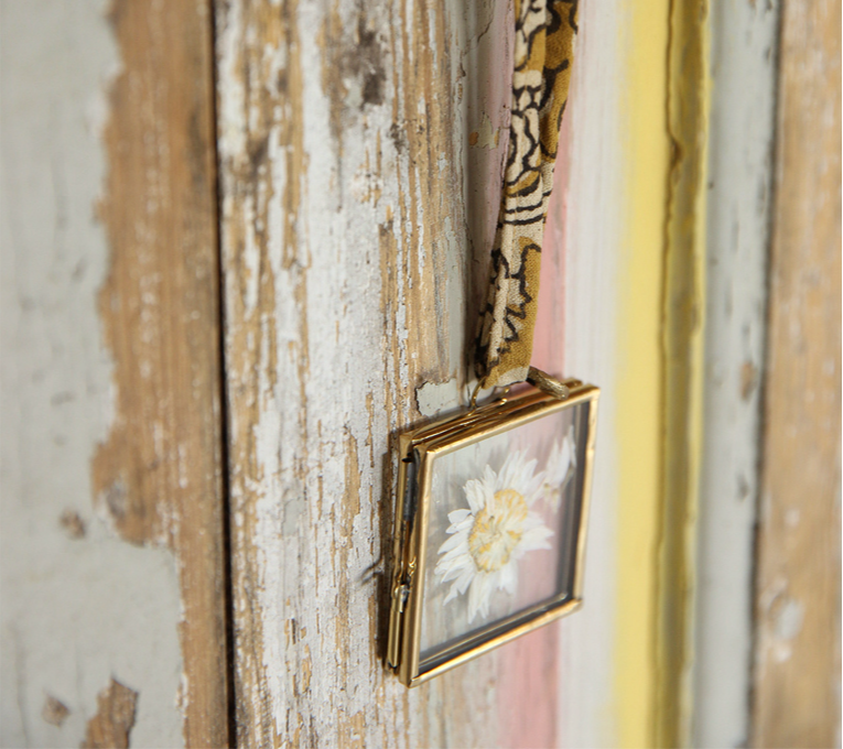 Botanical Mini Frame with Ribbon