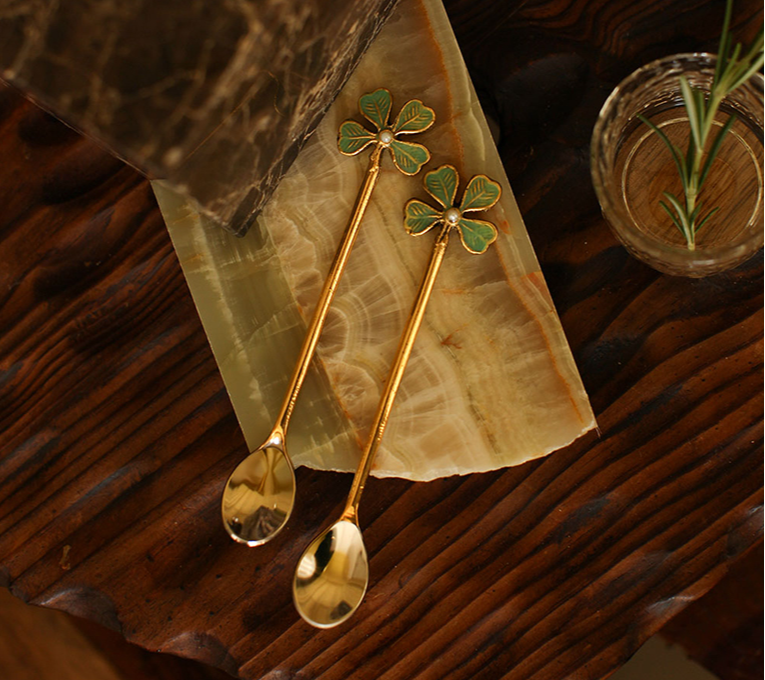 LUCKY CLOVER